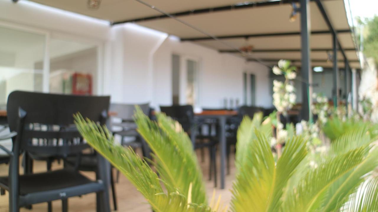 Alnes Hotel Sarande Exterior photo