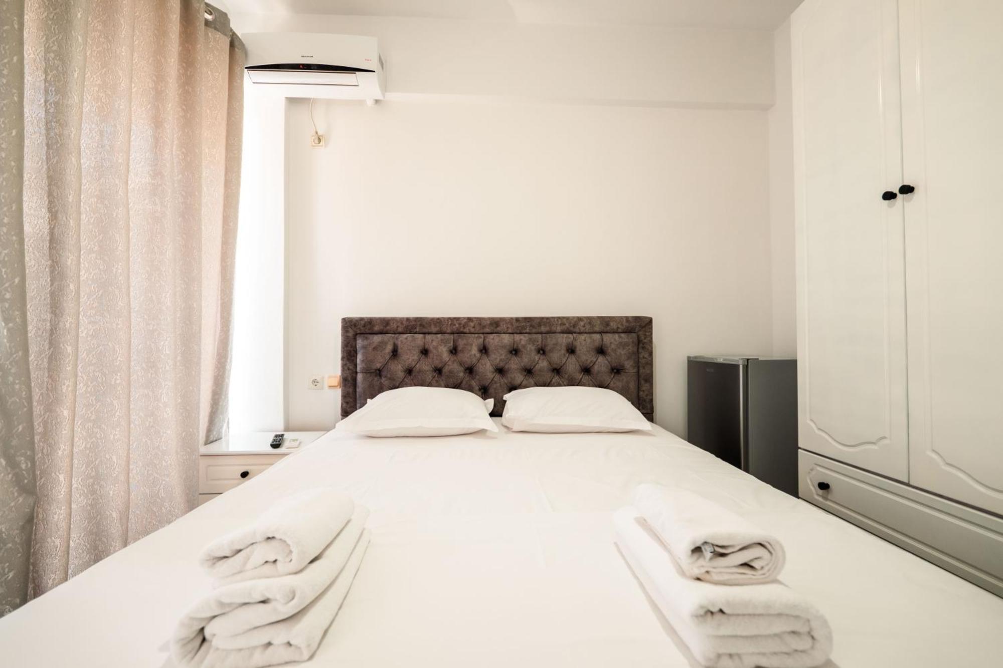 Alnes Hotel Sarande Exterior photo