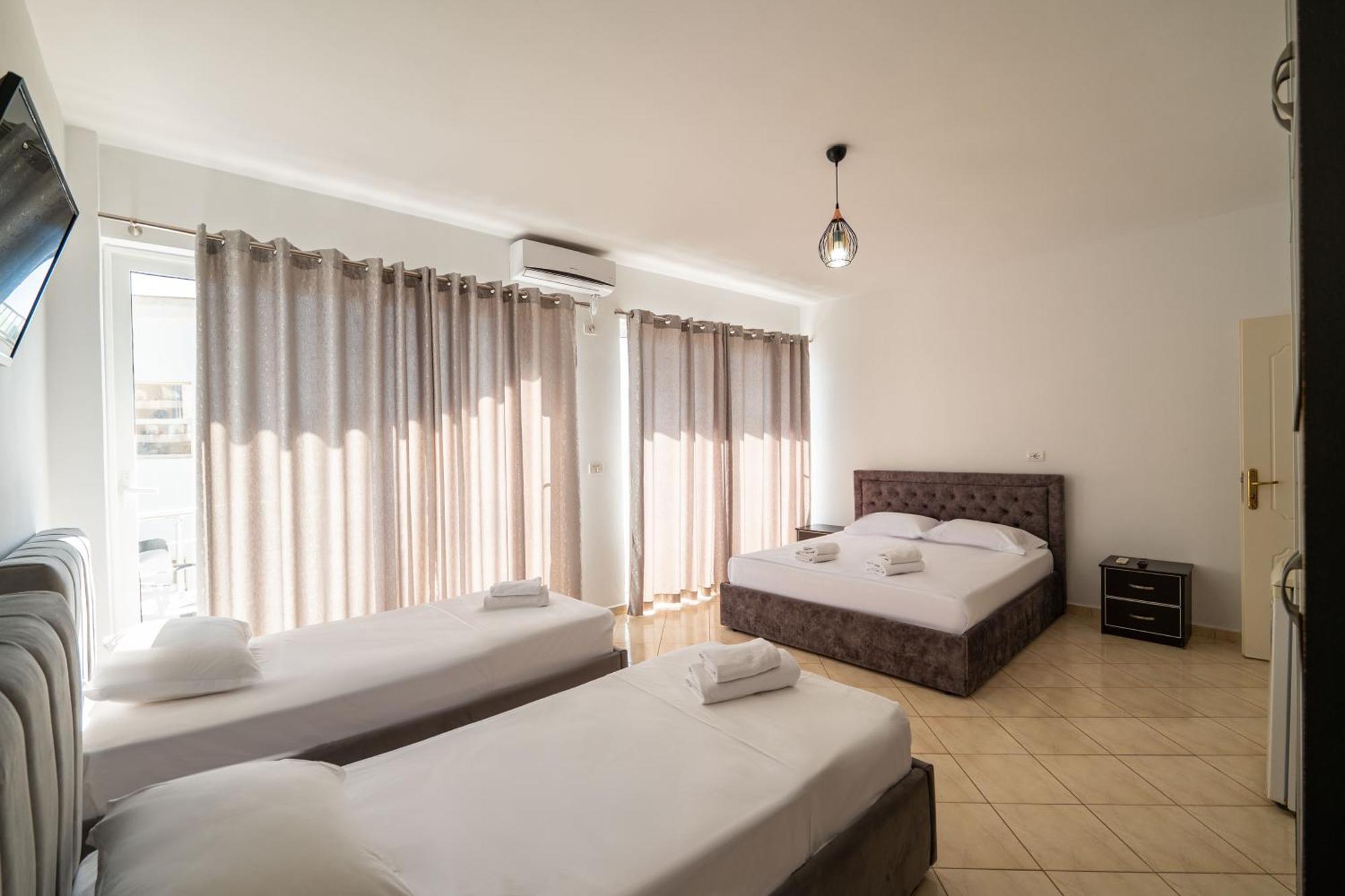 Alnes Hotel Sarande Exterior photo