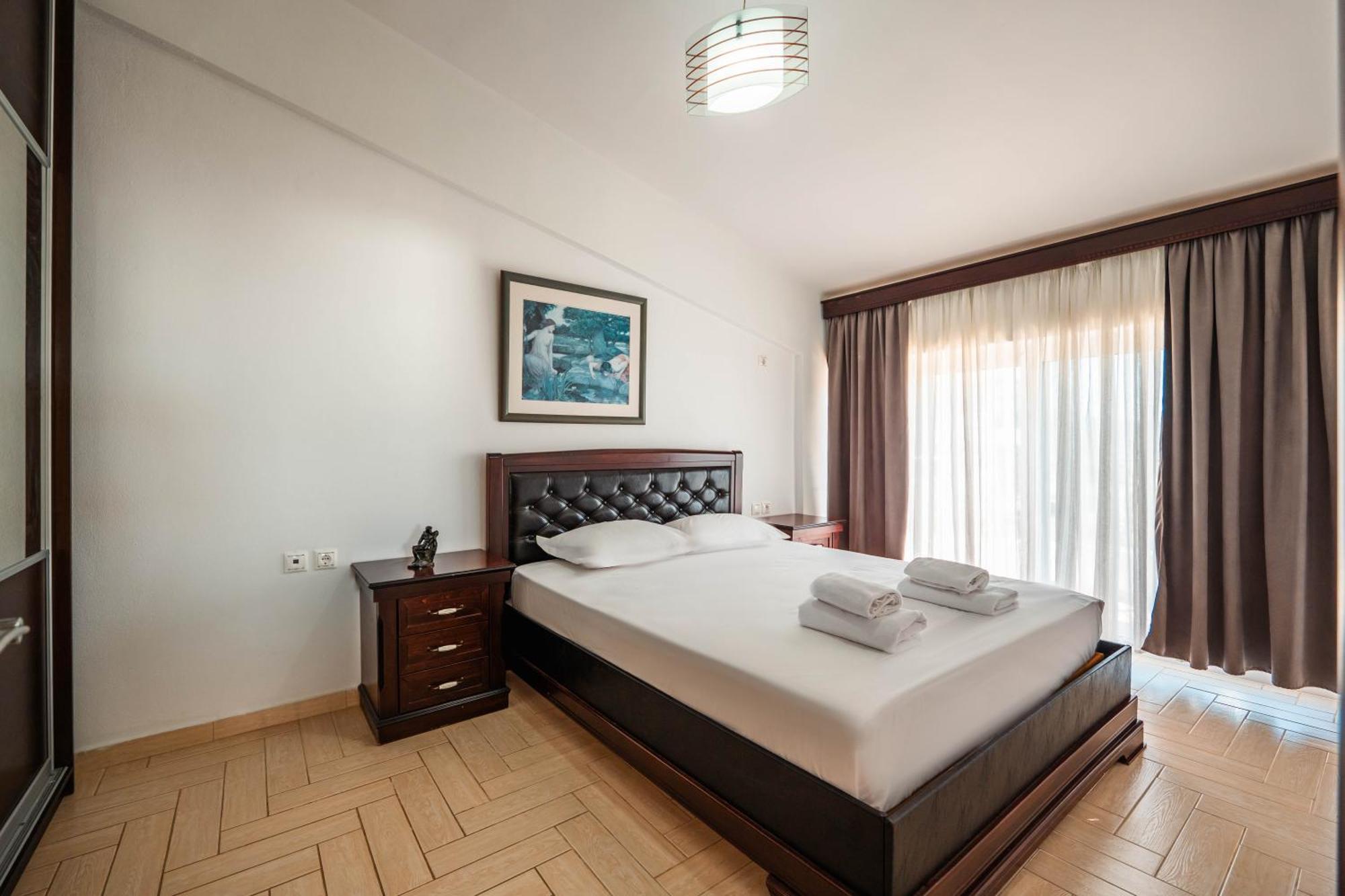Alnes Hotel Sarande Exterior photo