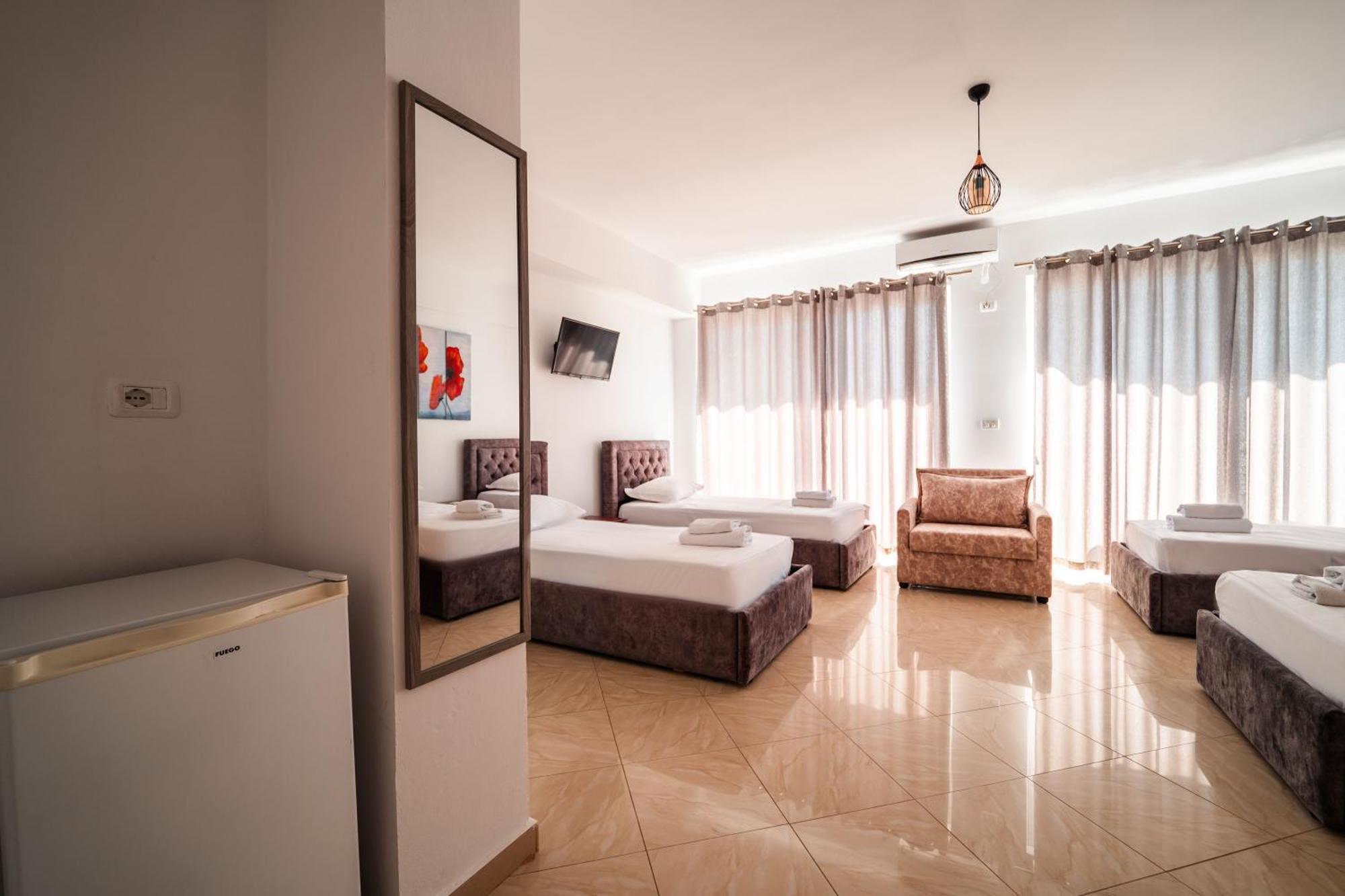 Alnes Hotel Sarande Exterior photo
