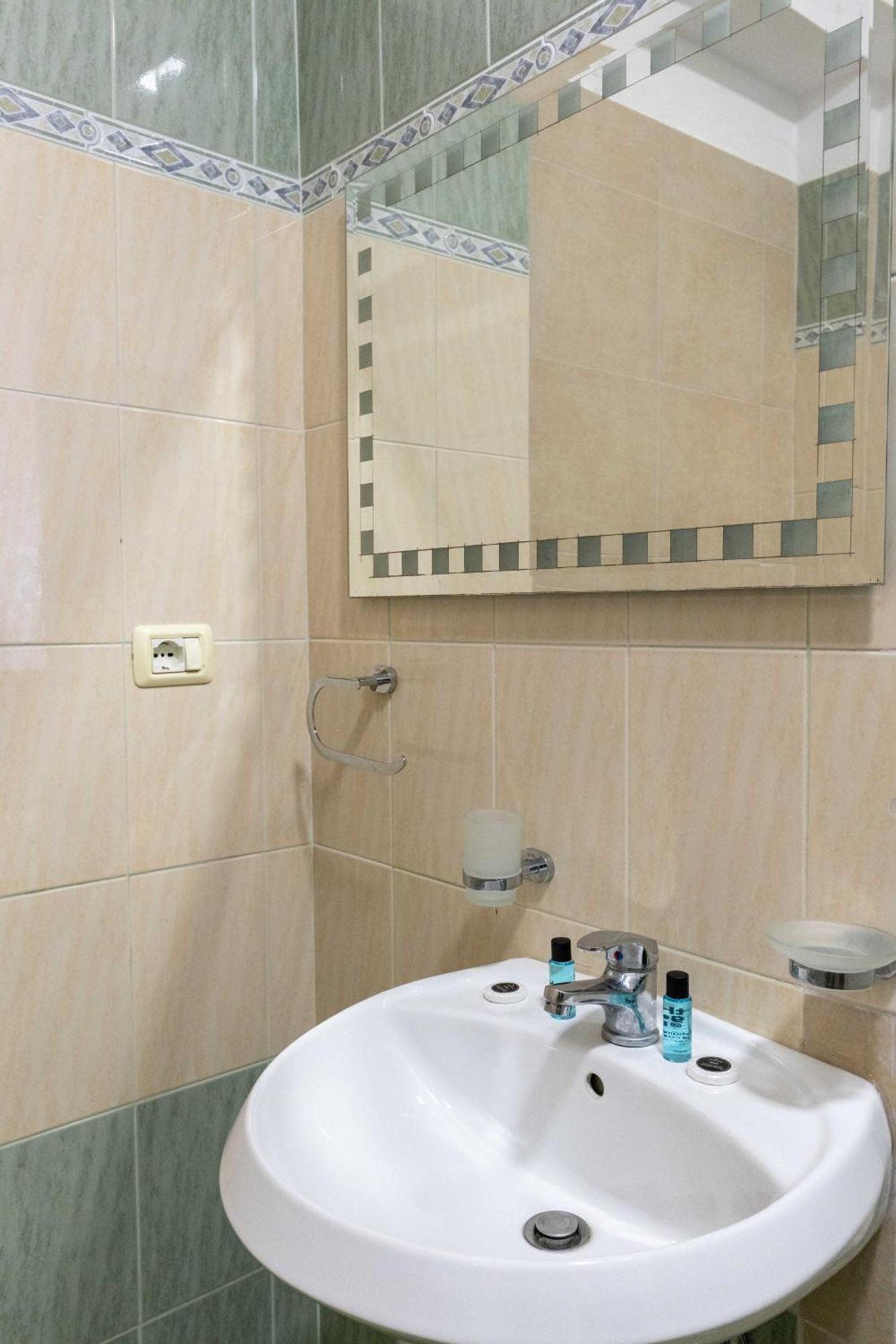 Alnes Hotel Sarande Exterior photo