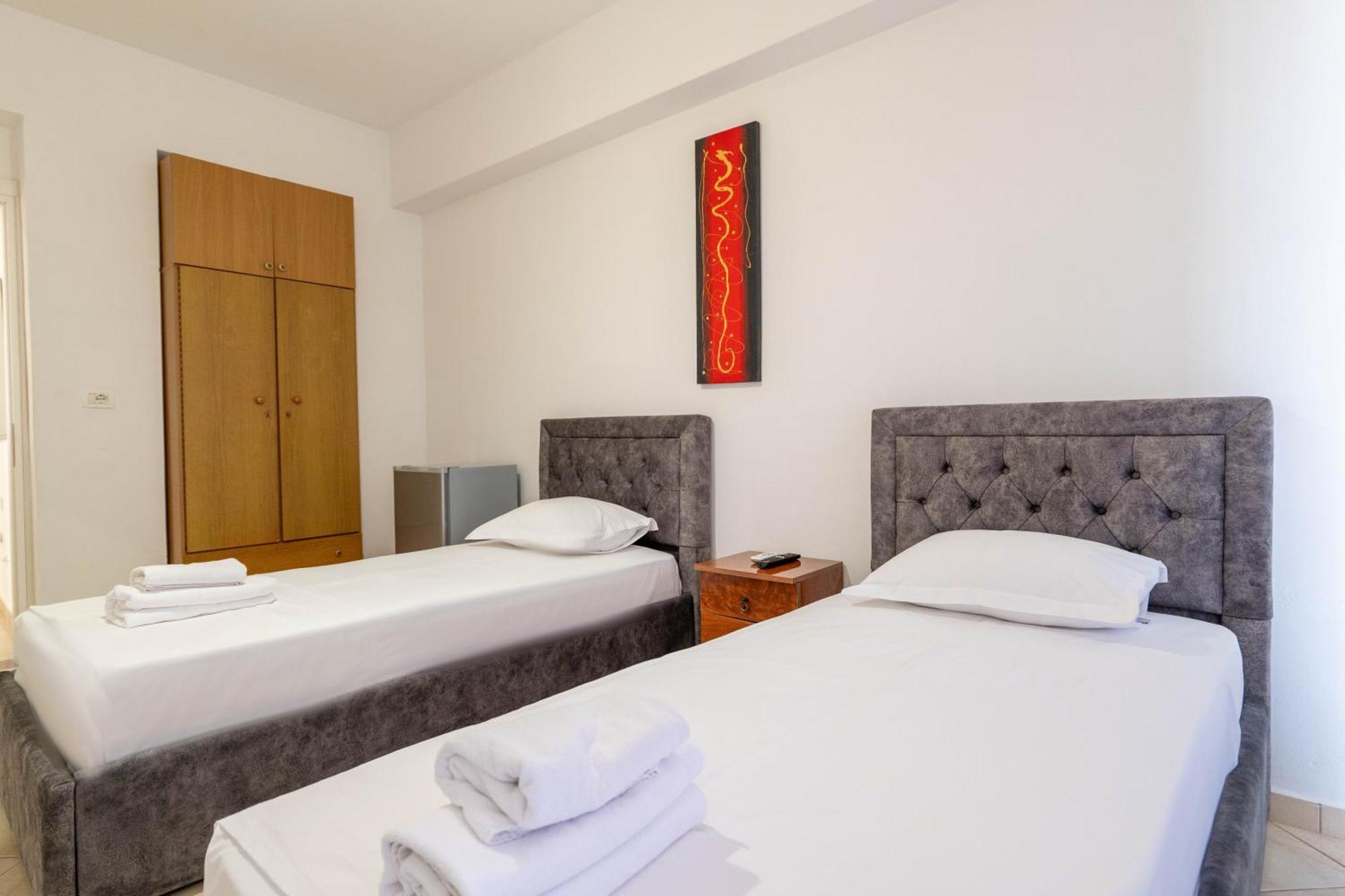 Alnes Hotel Sarande Exterior photo